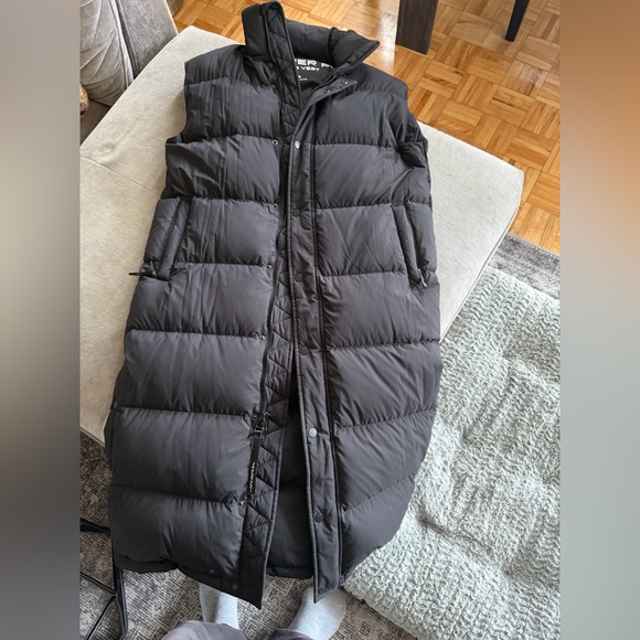 Aritzia black Long Puffer Vest - Picture 5 of 7